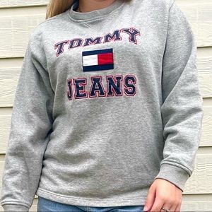 TOMMY JEANS SWEATSHIRT